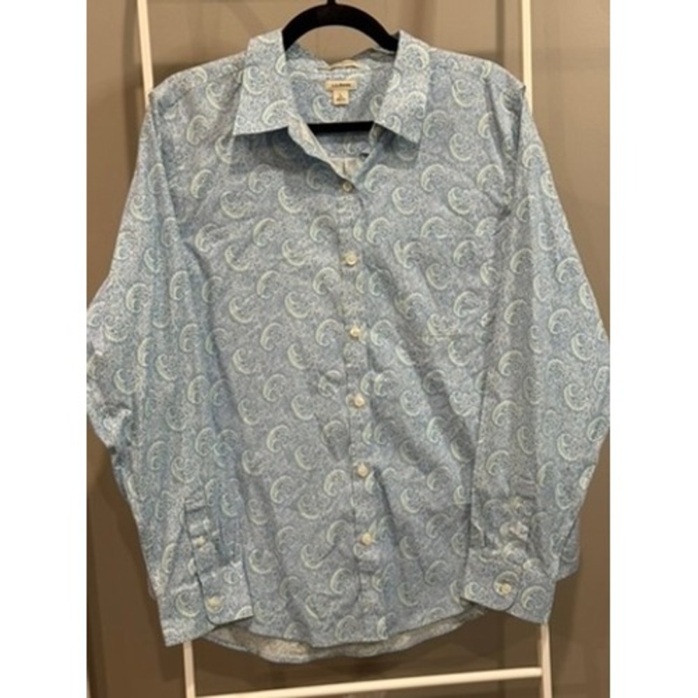LL Bean Wrinkle Resist Shirt Womens Large Blue Paisley Cotton Button Down Preppy